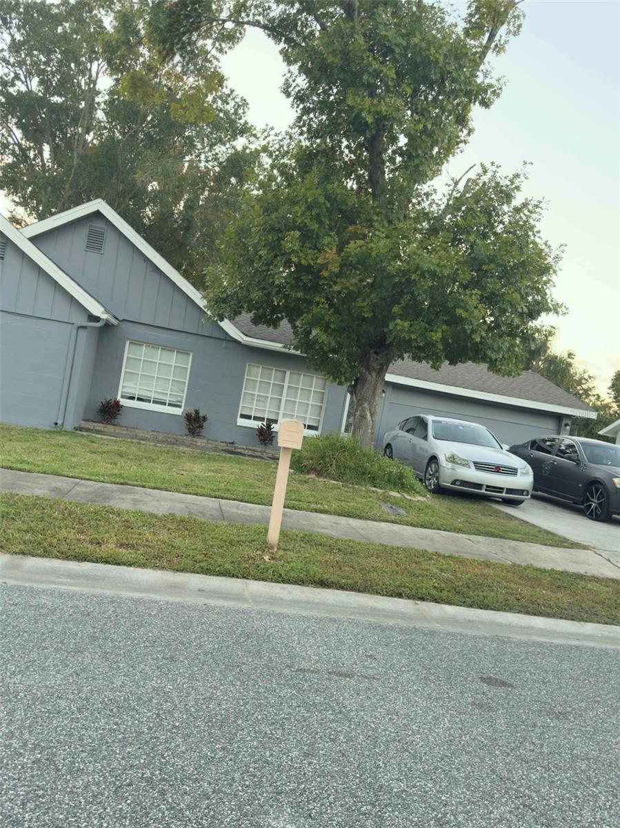 Single Family Residence in ORLANDO, FL - Daniel Dourado