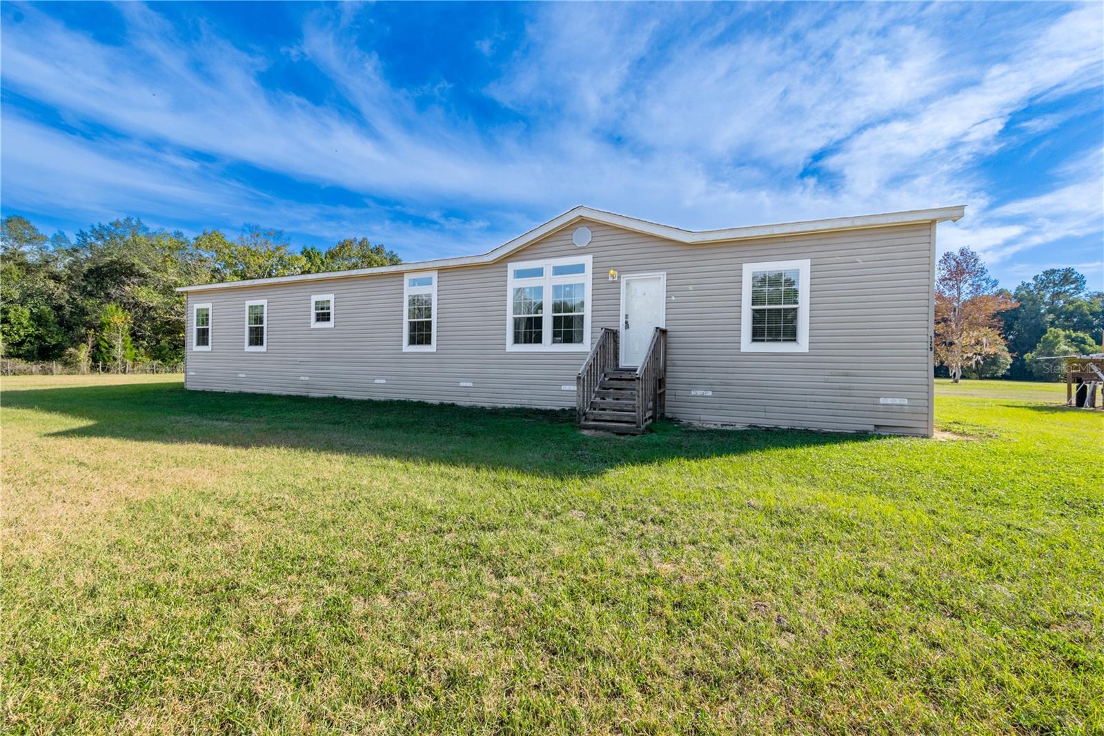 Manufactured Home in HAWTHORNE, FL - Daniel Dourado