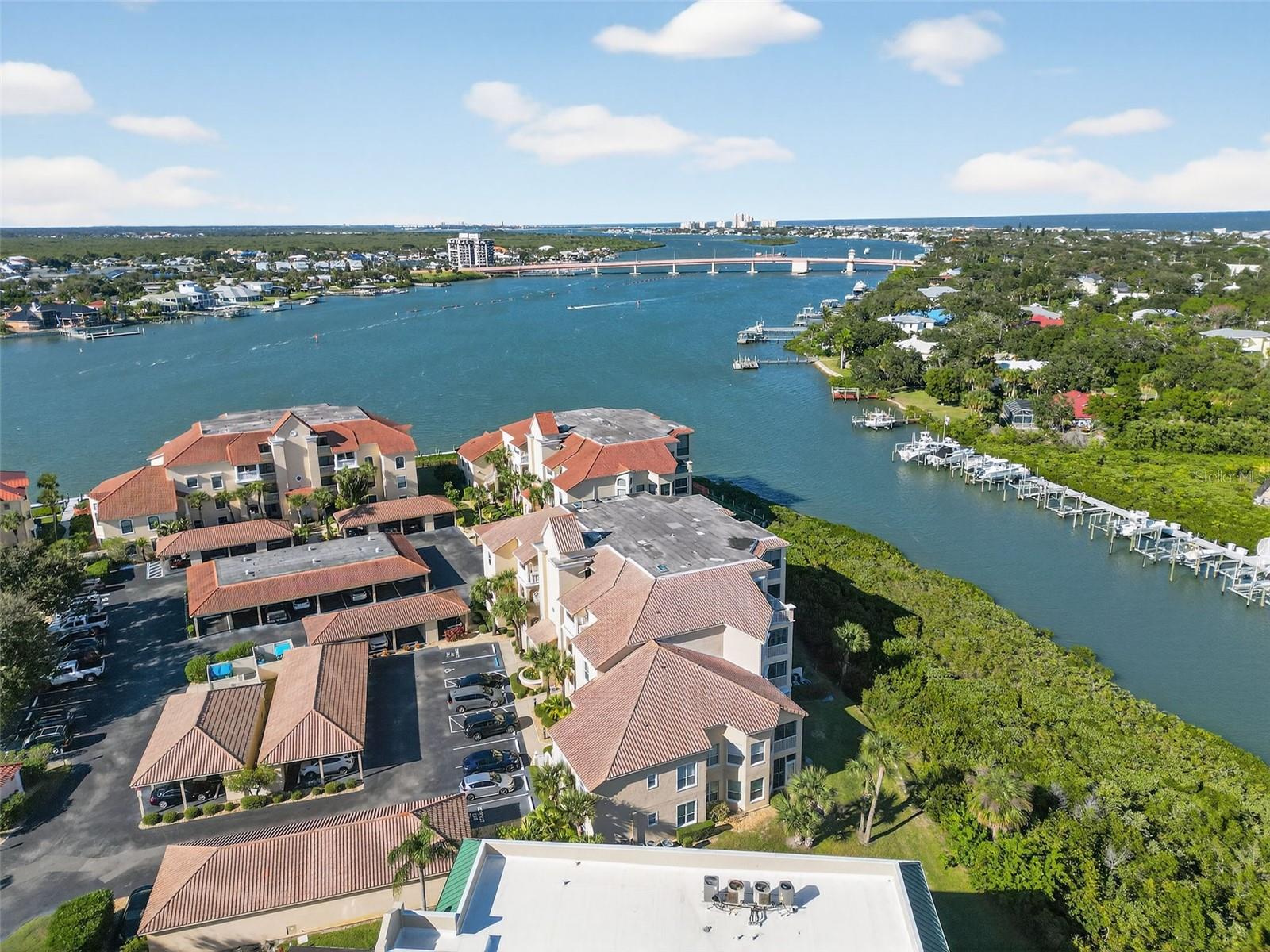 Condominium em NEW SMYRNA BEACH, FL - Daniel Dourado