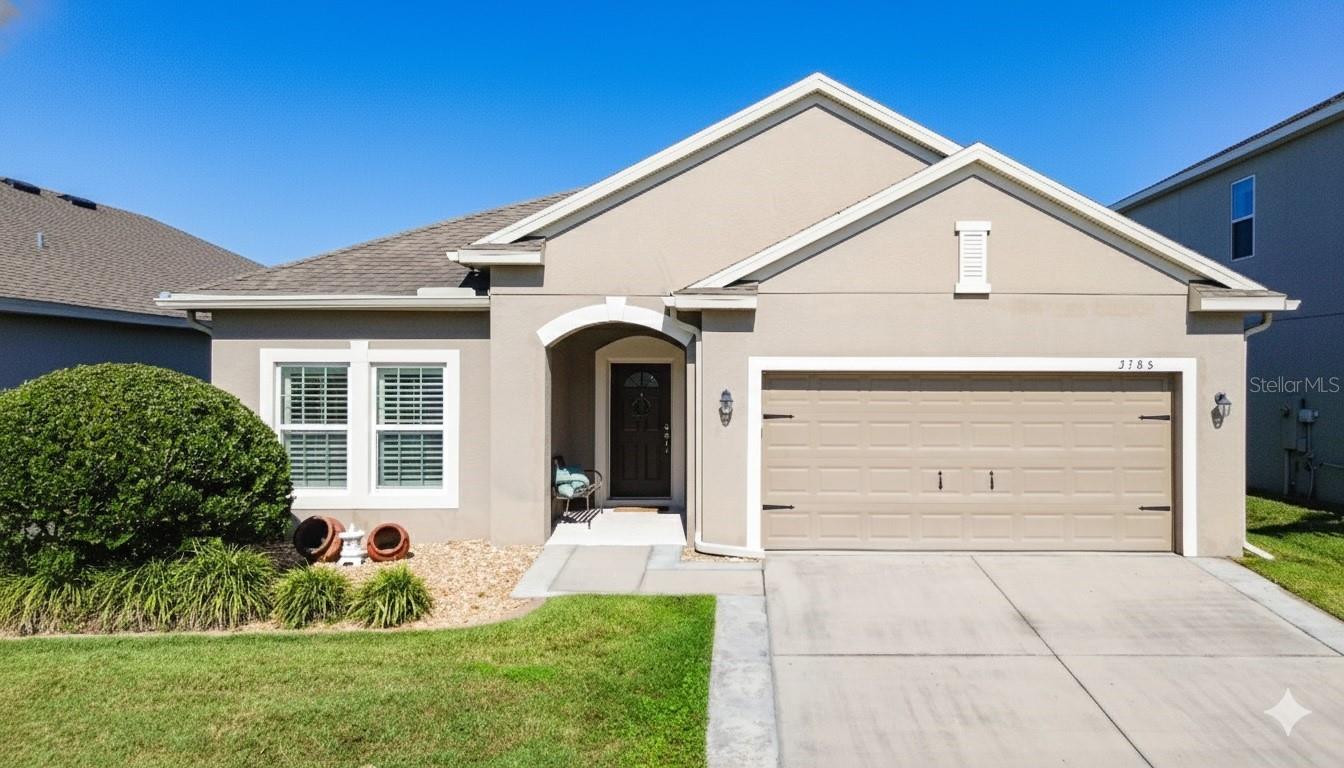 Single Family Residence in ORLANDO, FL - Daniel Dourado