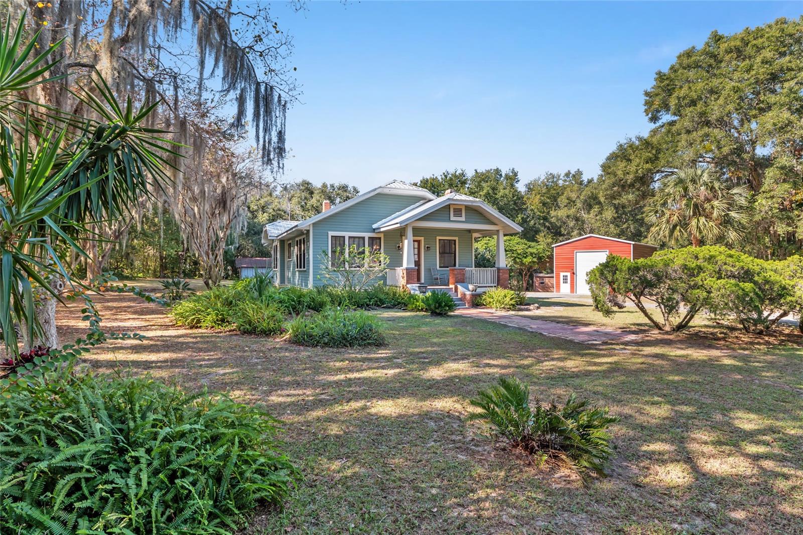 Single Family Residence in WEIRSDALE, FL - Daniel Dourado