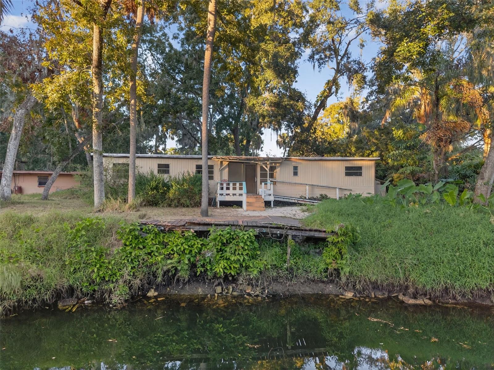 Mobile Home in HOLIDAY, FL - Daniel Dourado