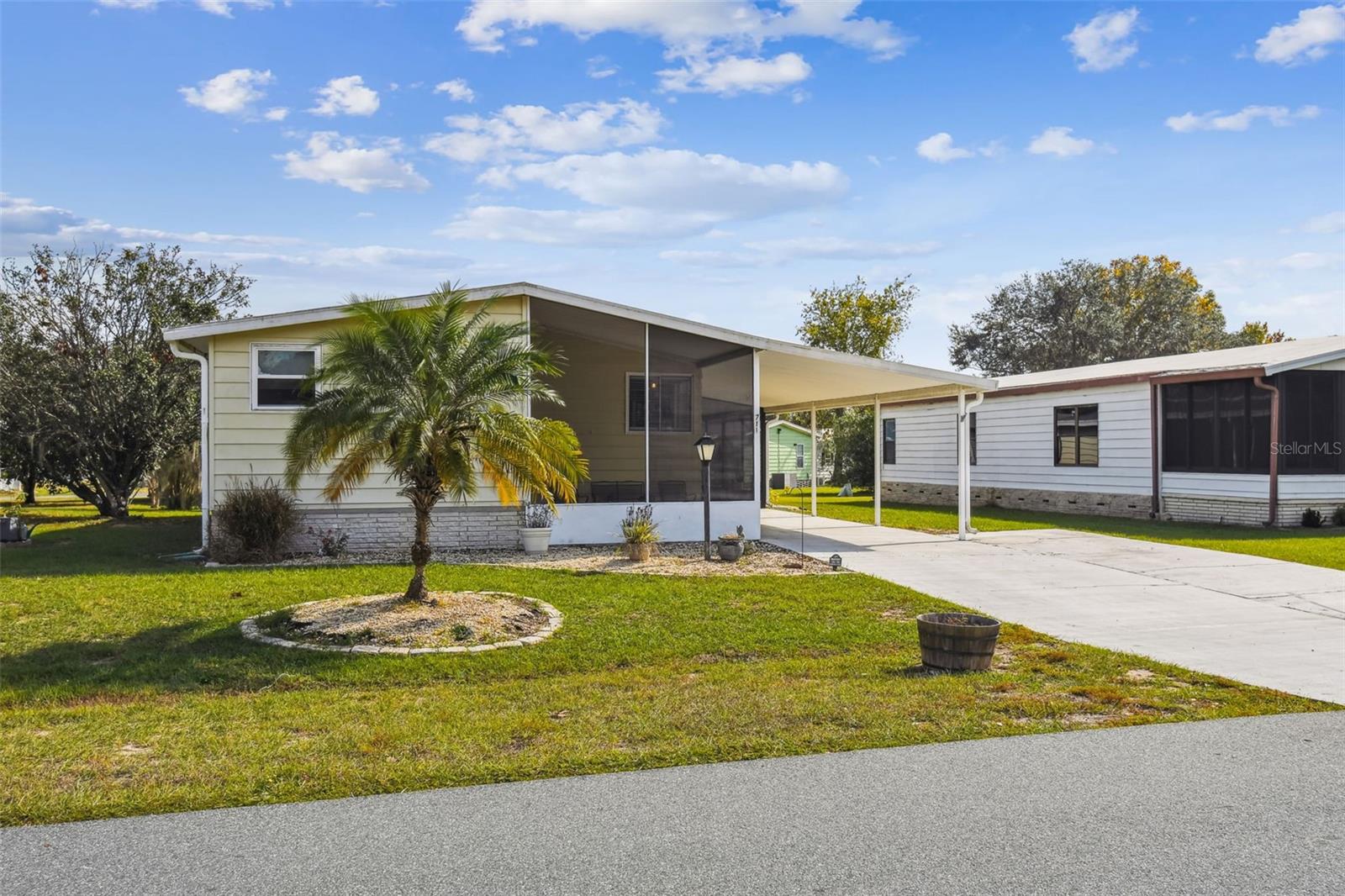 Manufactured Home in DAVENPORT, FL - Daniel Dourado