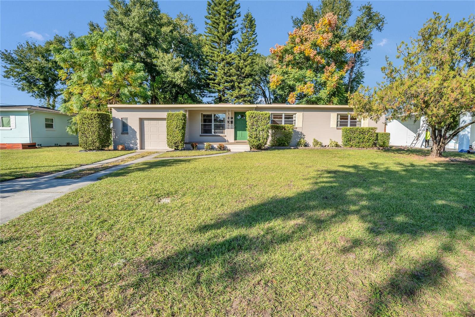 Single Family Residence in ORLANDO, FL - Daniel Dourado