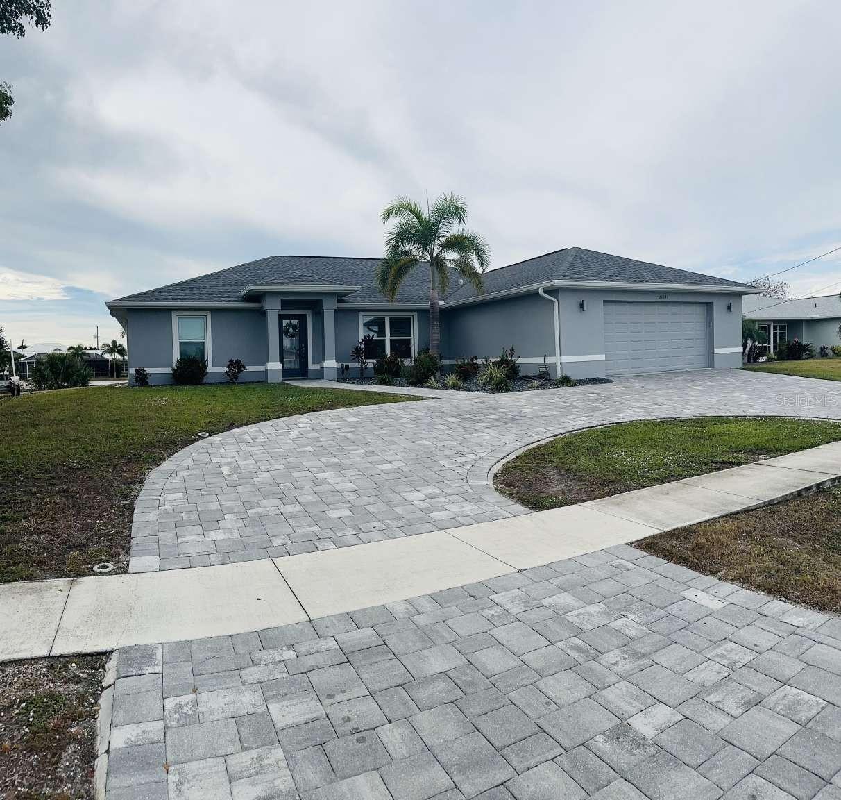 Single Family Residence em PORT CHARLOTTE, FL - Daniel Dourado
