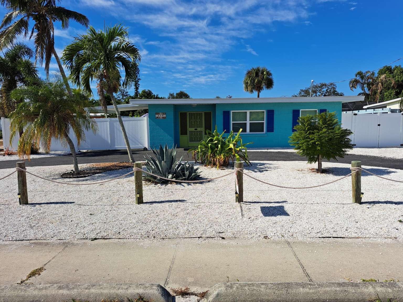 Single Family Residence in NOKOMIS, FL - Daniel Dourado