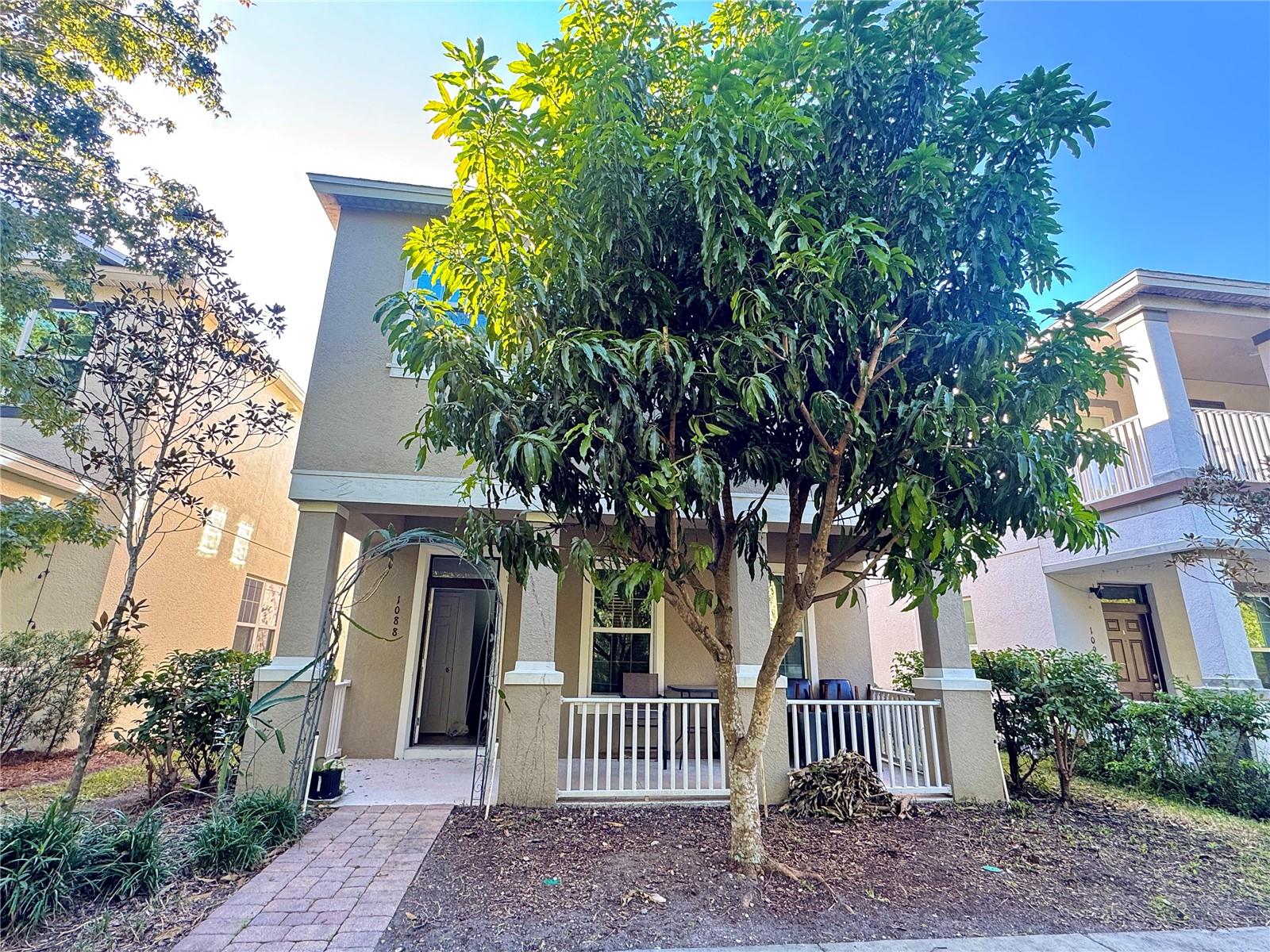 Single Family Residence in ORLANDO, FL - Daniel Dourado