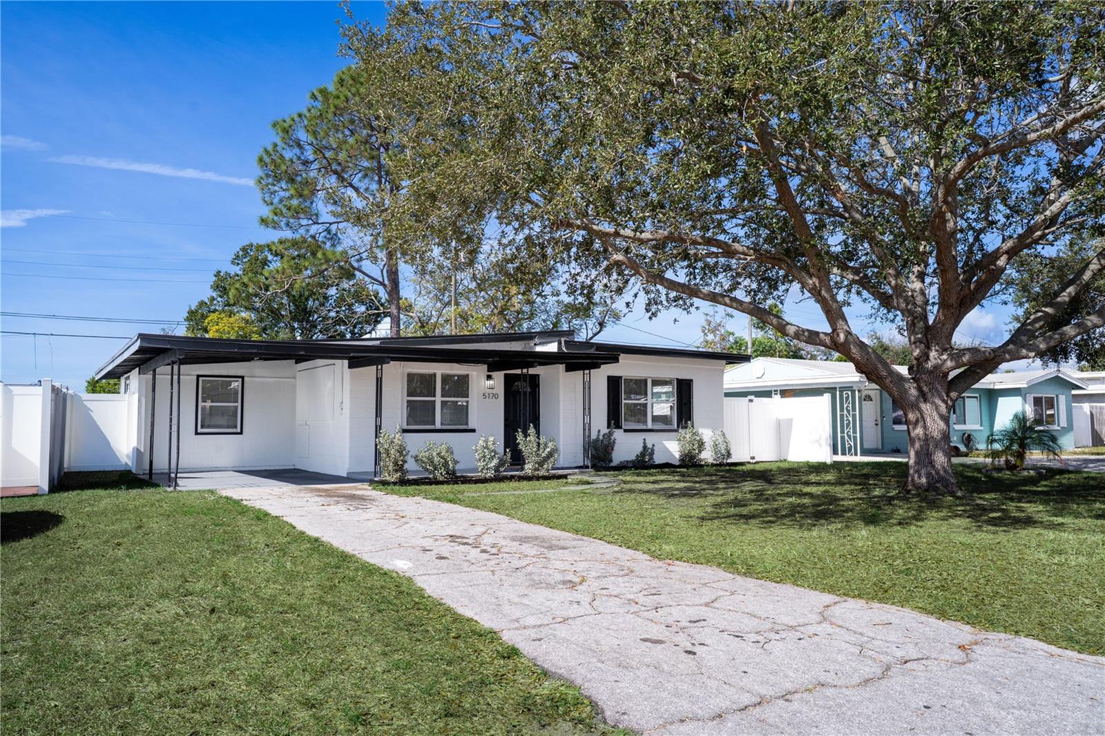 Single Family Residence em ST PETERSBURG, FL - Daniel Dourado