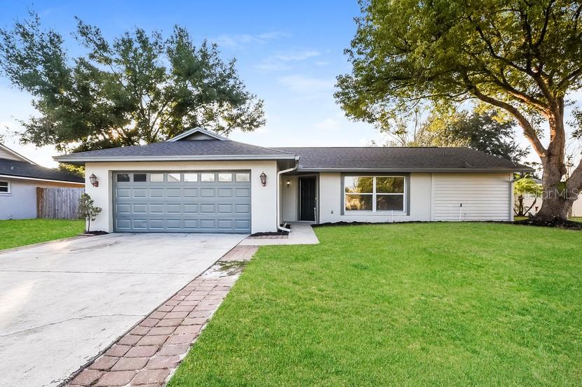 Single Family Residence em OVIEDO, FL - Daniel Dourado