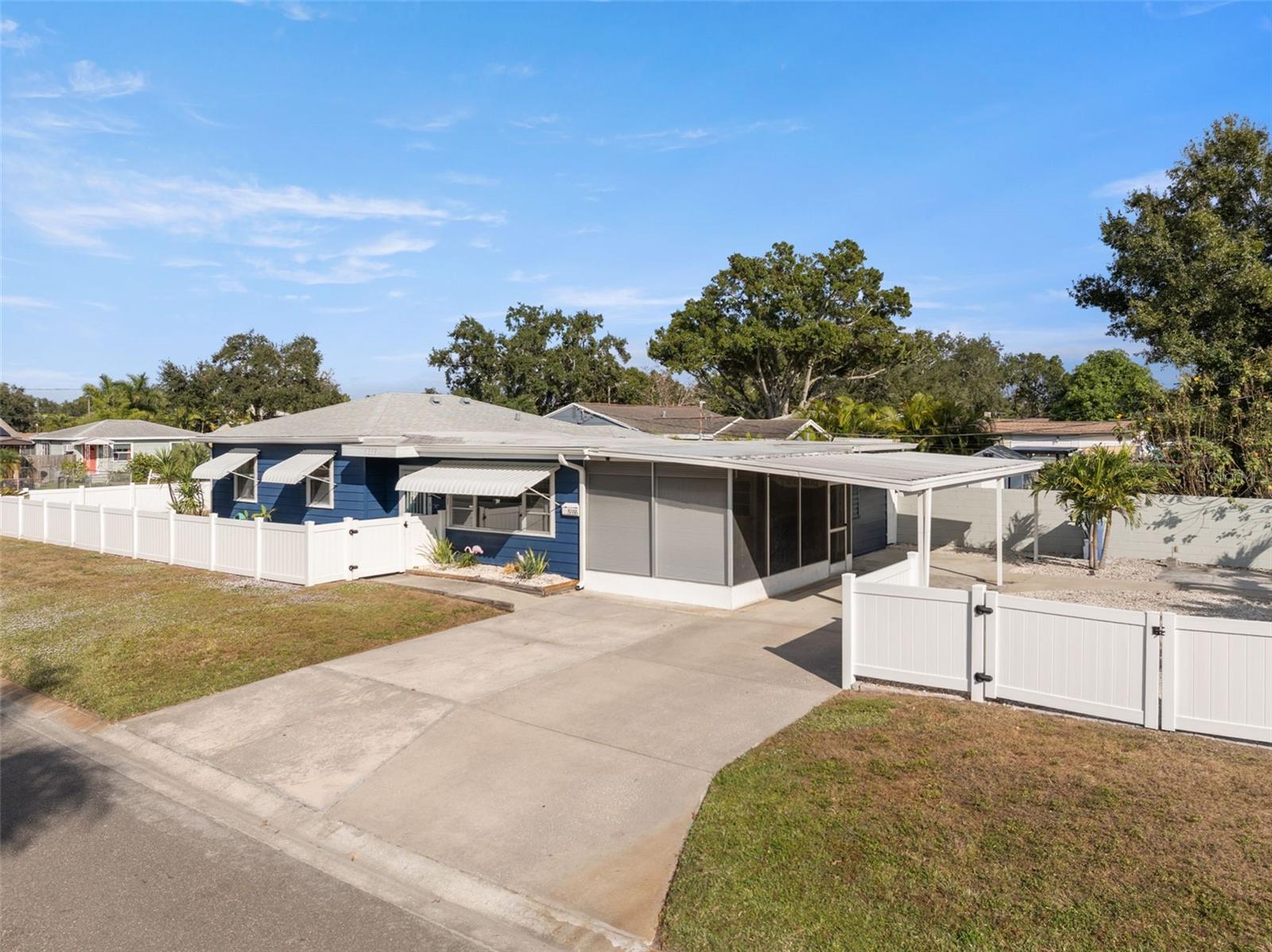 Single Family Residence em ST PETERSBURG, FL - Daniel Dourado