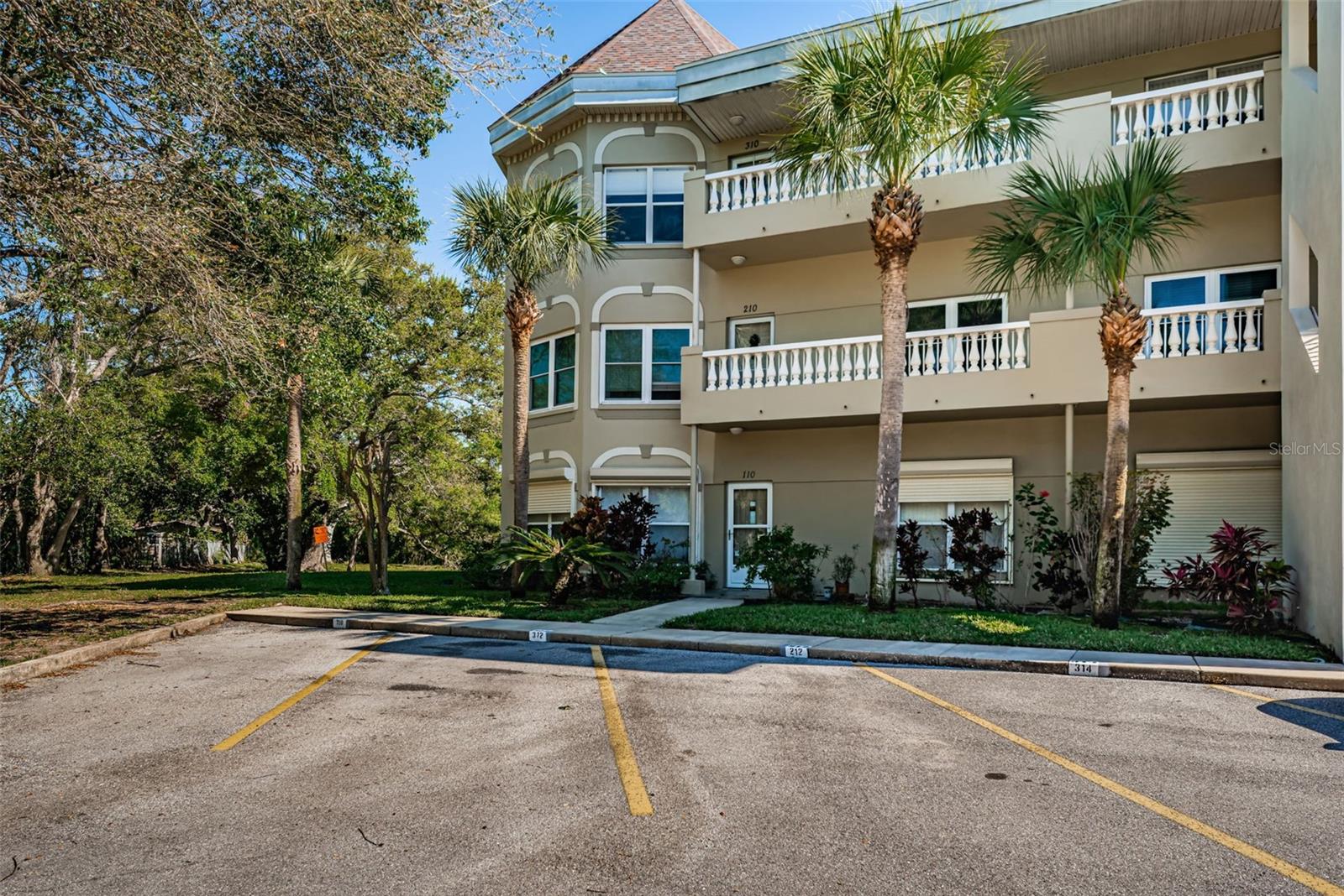 Condominium in CLEARWATER, FL - Daniel Dourado