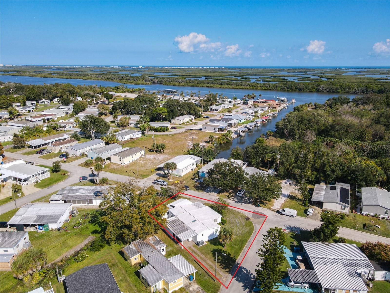 Manufactured Home in EDGEWATER, FL - Daniel Dourado