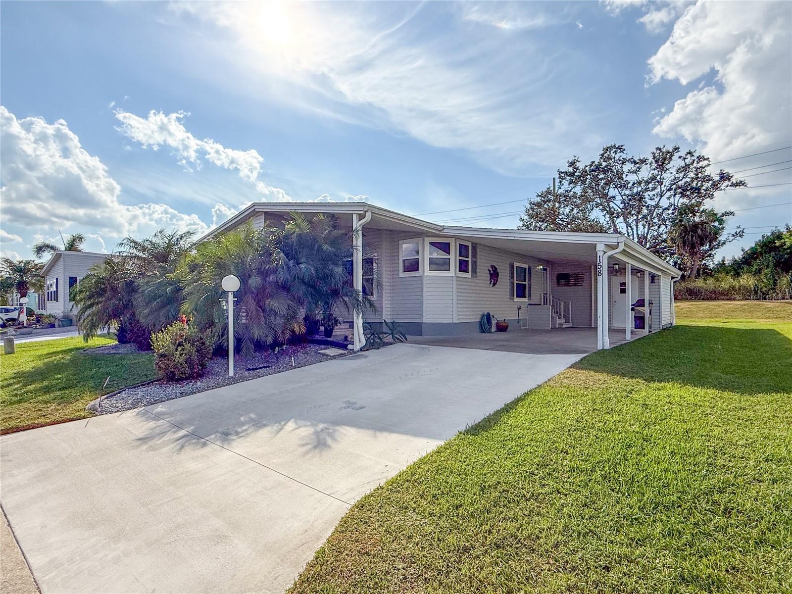 Manufactured Home in ELLENTON, FL - Daniel Dourado