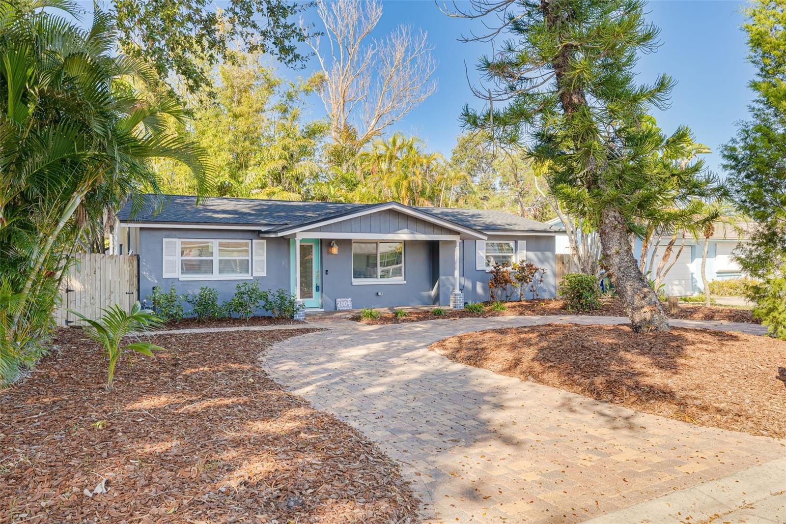 Single Family Residence in DUNEDIN, FL - Daniel Dourado