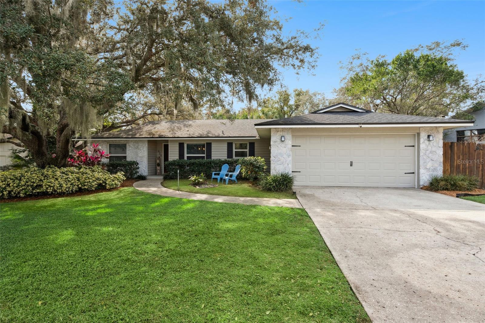 Single Family Residence in APOPKA, FL - Daniel Dourado