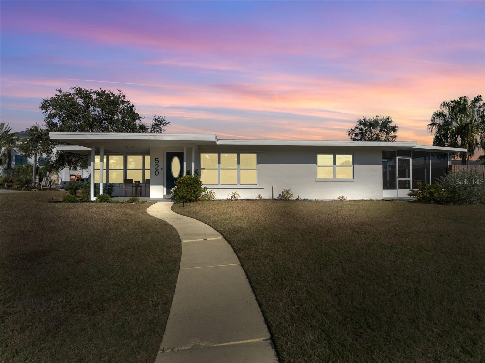 Single Family Residence in DUNEDIN, FL - Daniel Dourado