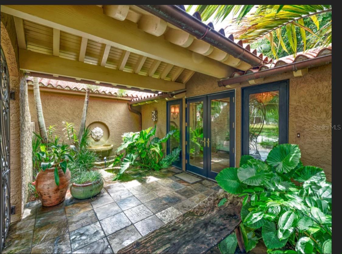 Single Family Residence em ST PETERSBURG, FL - Daniel Dourado