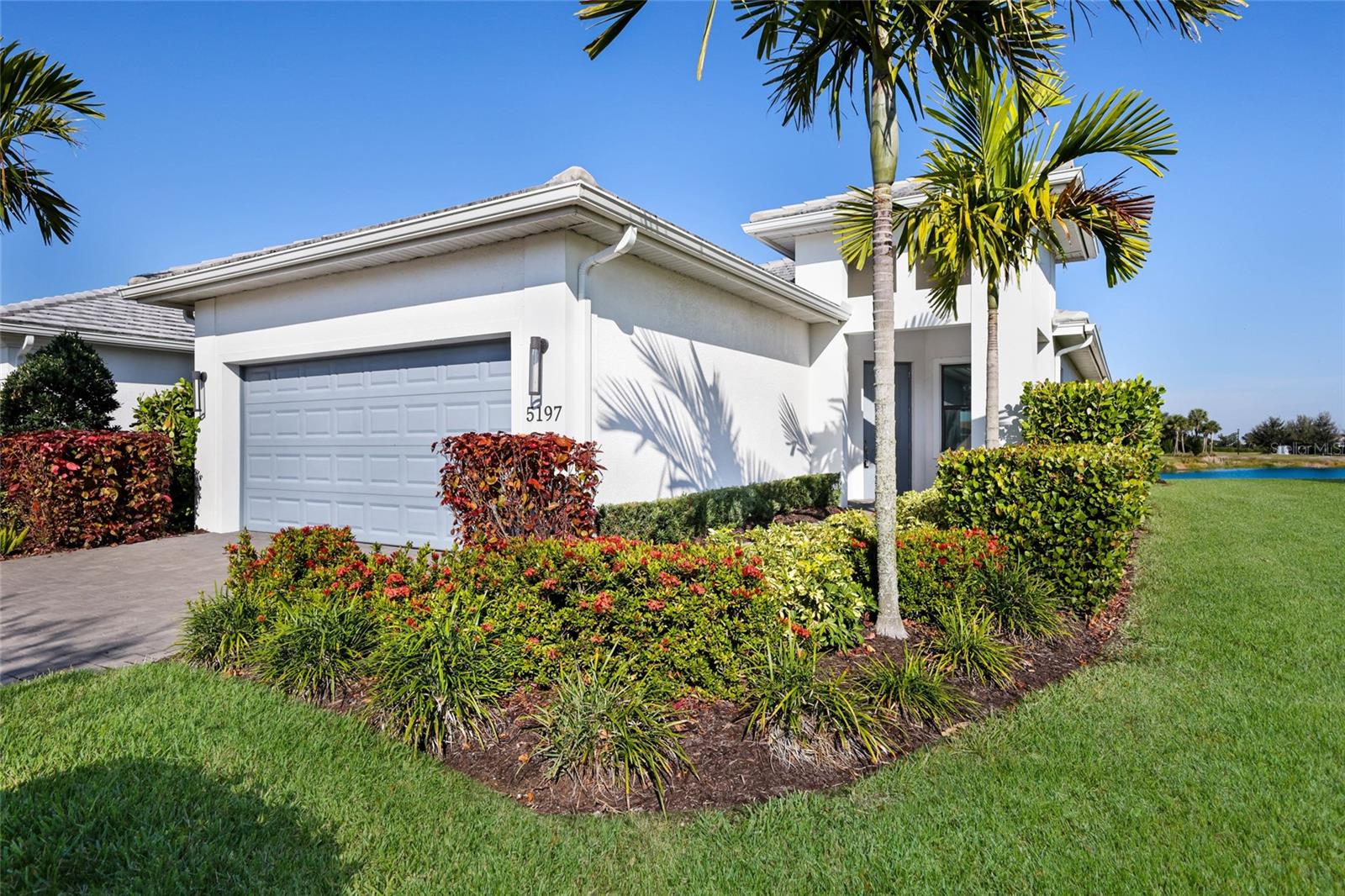 Single Family Residence in LAKEWOOD RANCH, FL - Daniel Dourado