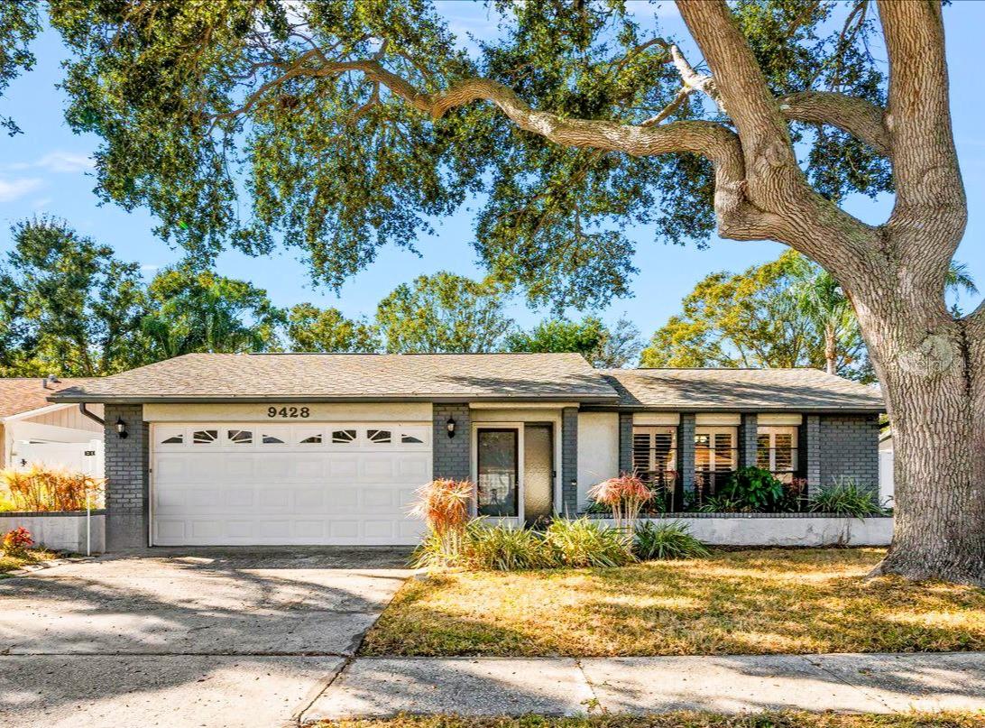 Single Family Residence em SEMINOLE, FL - Daniel Dourado