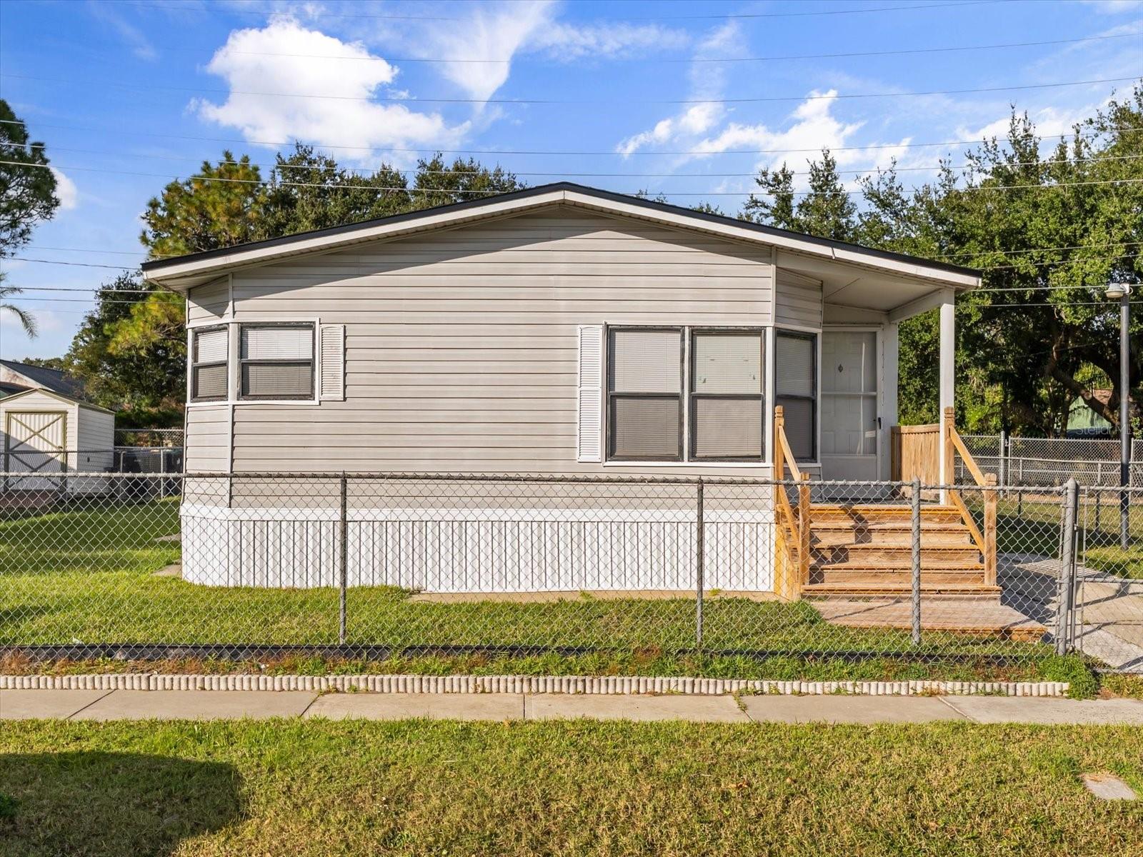 Manufactured Home in ORLANDO, FL - Daniel Dourado