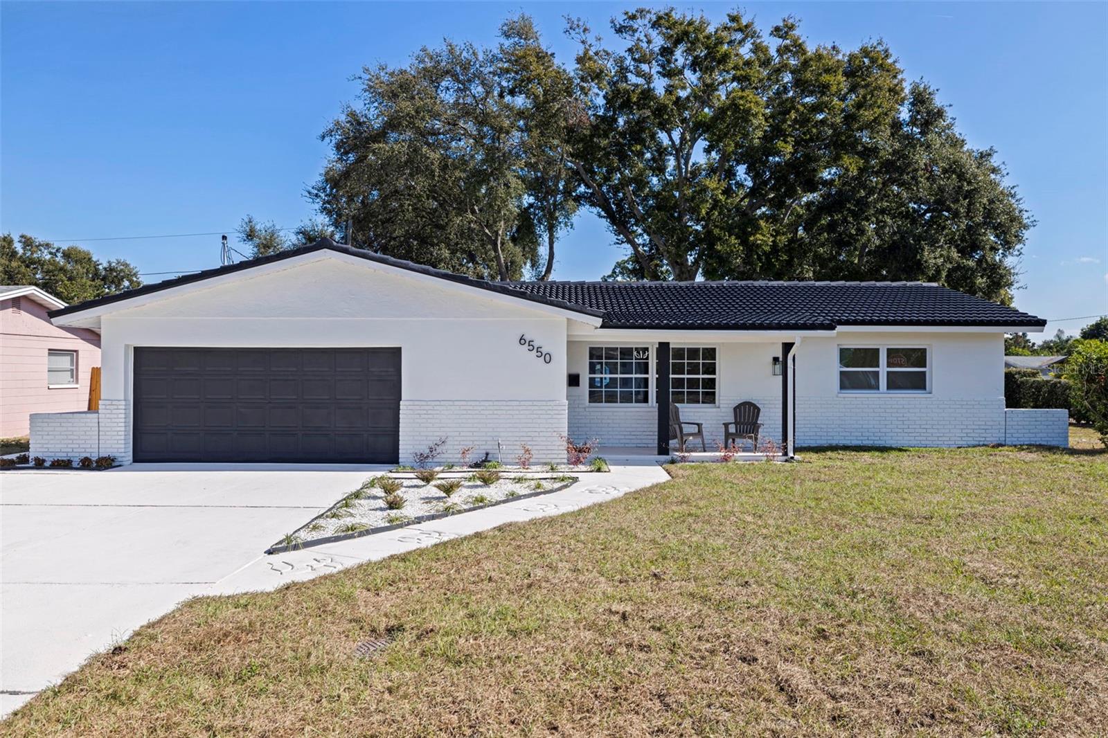Single Family Residence em ST PETERSBURG, FL - Daniel Dourado
