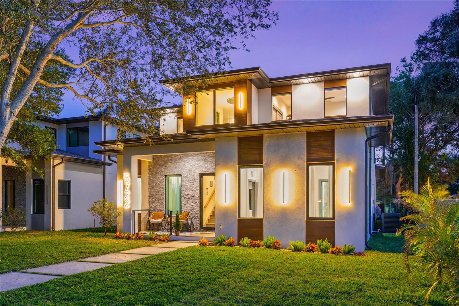 Single Family Residence in GULFPORT, FL - Daniel Dourado