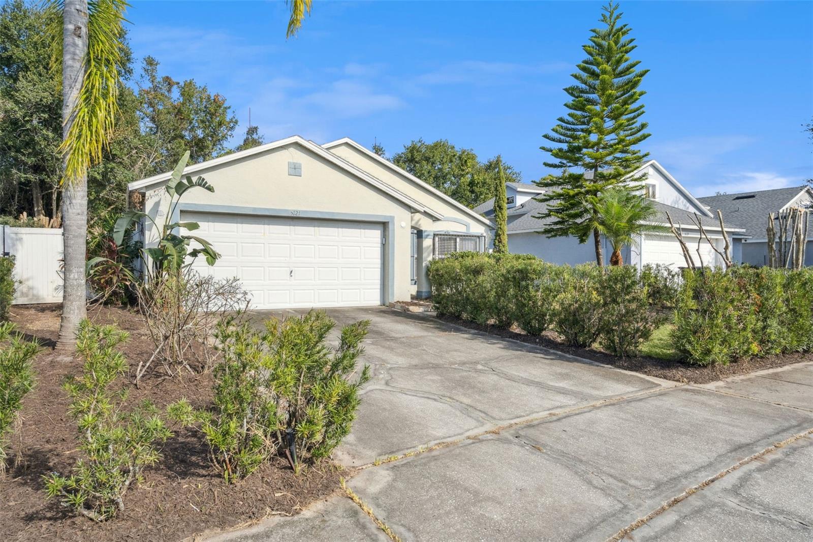 Single Family Residence in ORLANDO, FL - Daniel Dourado