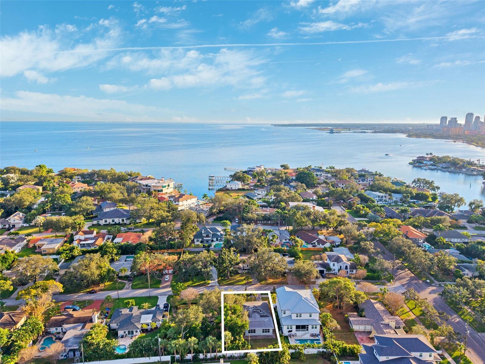 Single Family Residence em ST PETERSBURG, FL - Daniel Dourado