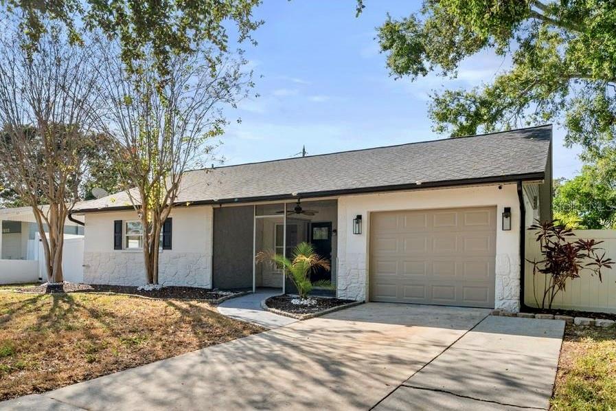 Single Family Residence em ST PETERSBURG, FL - Daniel Dourado