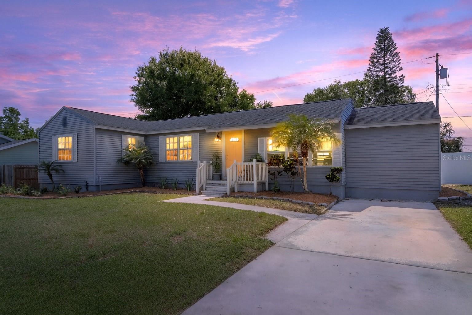 Single Family Residence in TAMPA, FL - Daniel Dourado