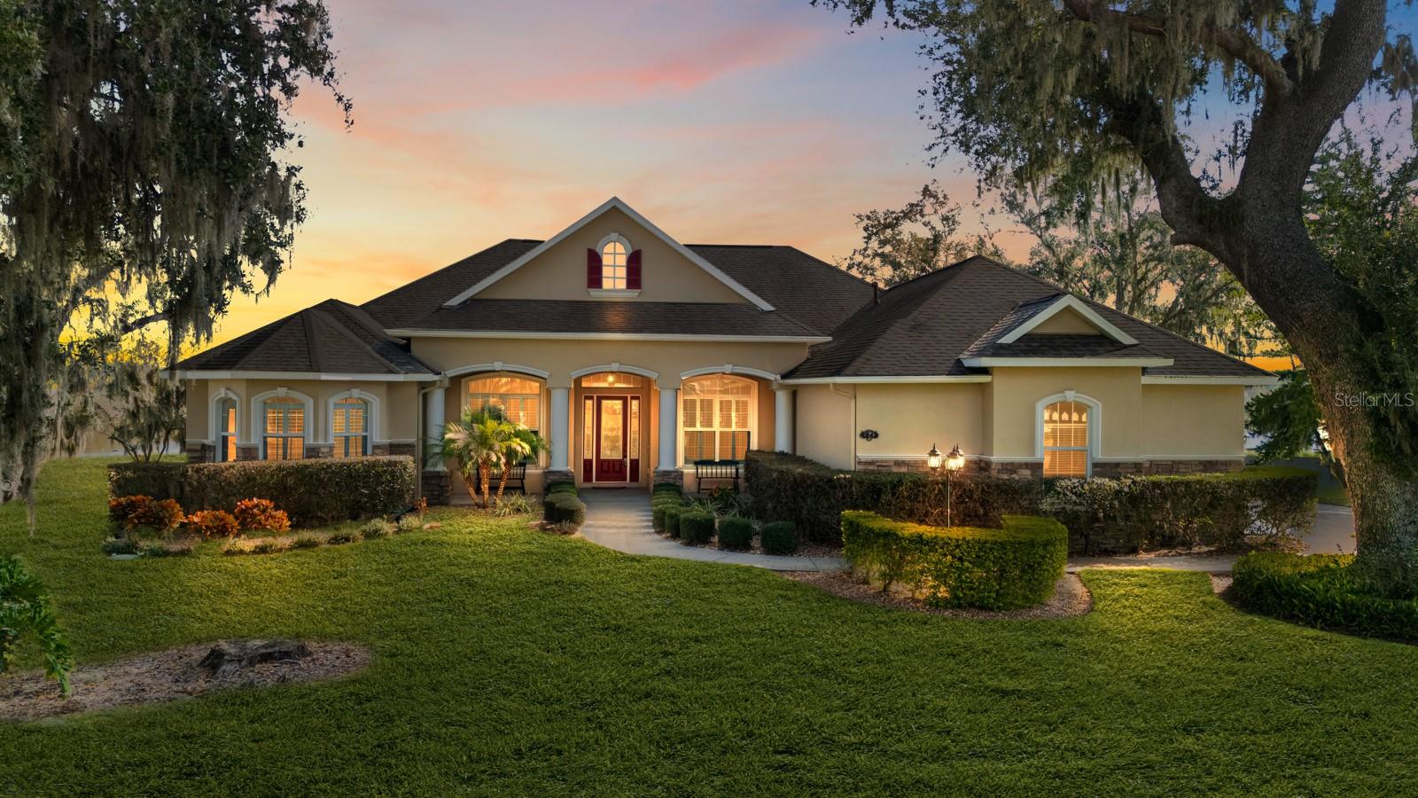 Single Family Residence em SEFFNER, FL - Daniel Dourado