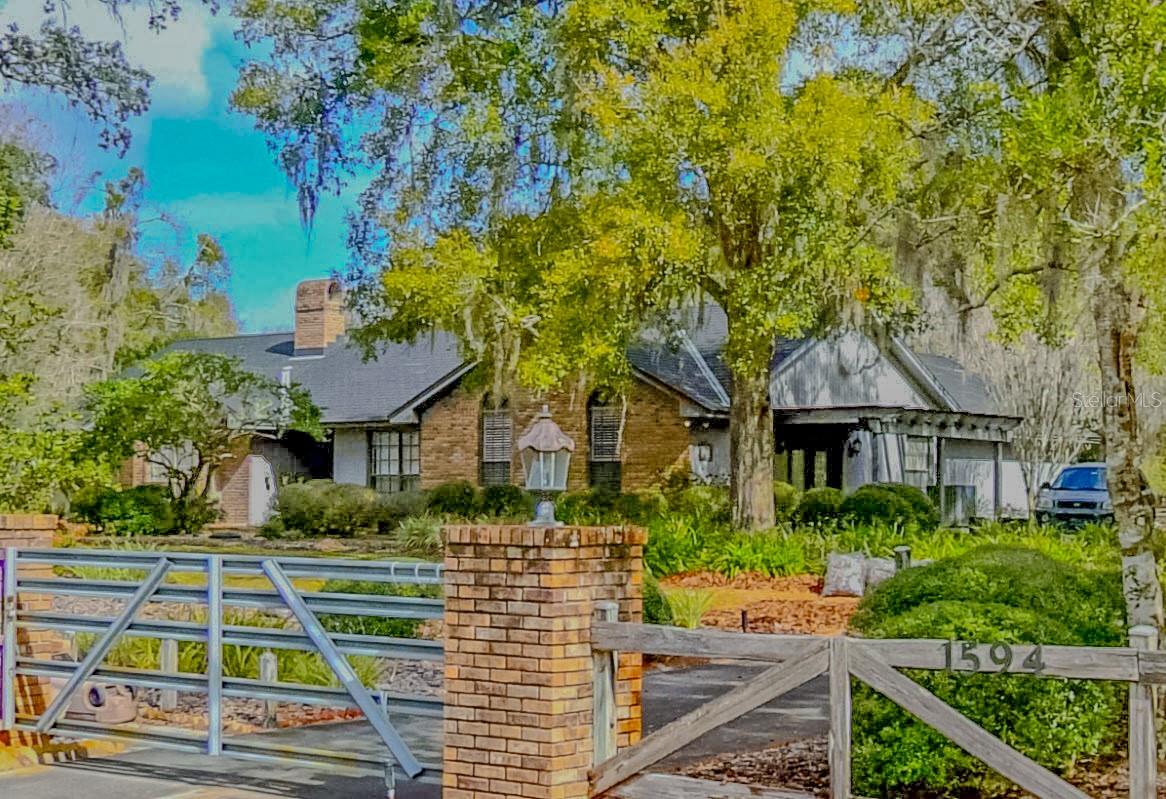 Single Family Residence in CHULUOTA, FL - Daniel Dourado