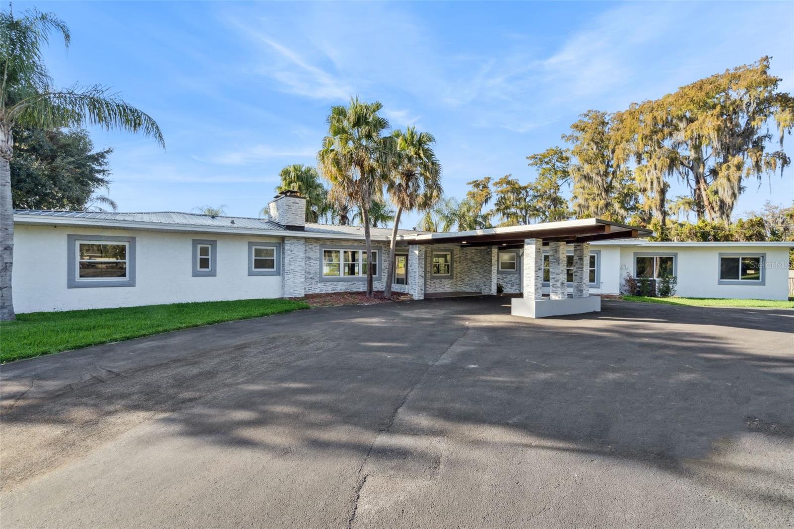 Single Family Residence in ORLANDO, FL - Daniel Dourado