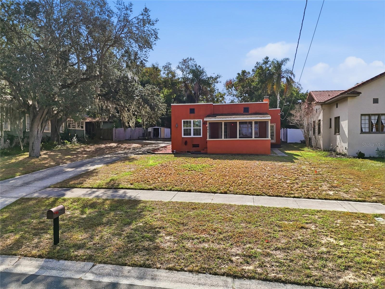 Single Family Residence in LAKE WALES, FL - Daniel Dourado