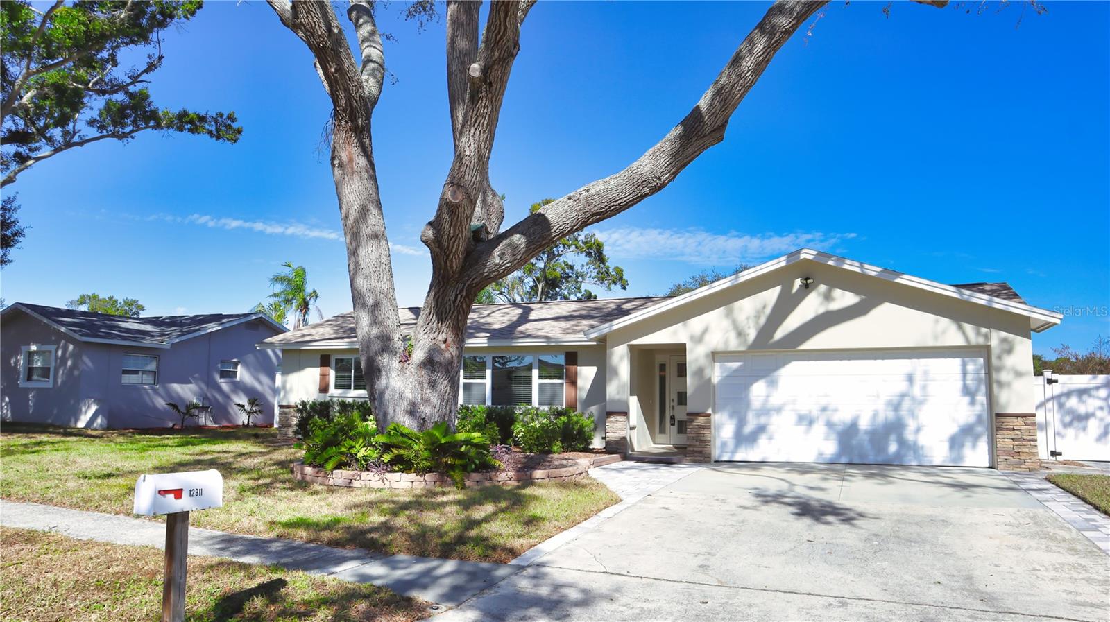 Single Family Residence em SEMINOLE, FL - Daniel Dourado