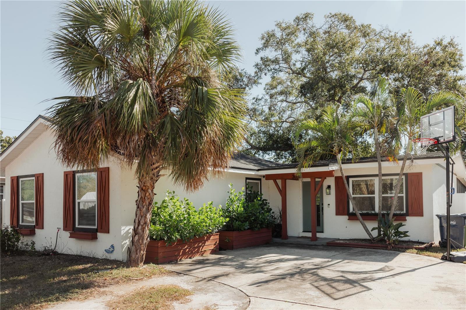 Single Family Residence in TAMPA, FL - Daniel Dourado