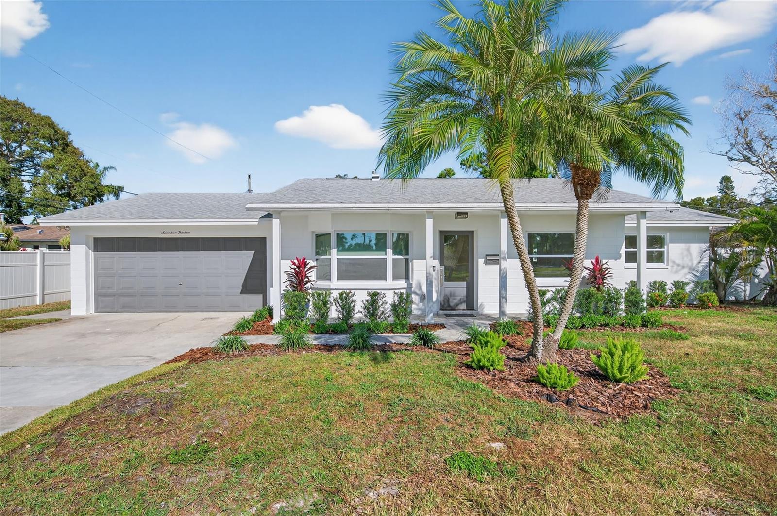 Single Family Residence em ST PETERSBURG, FL - Daniel Dourado