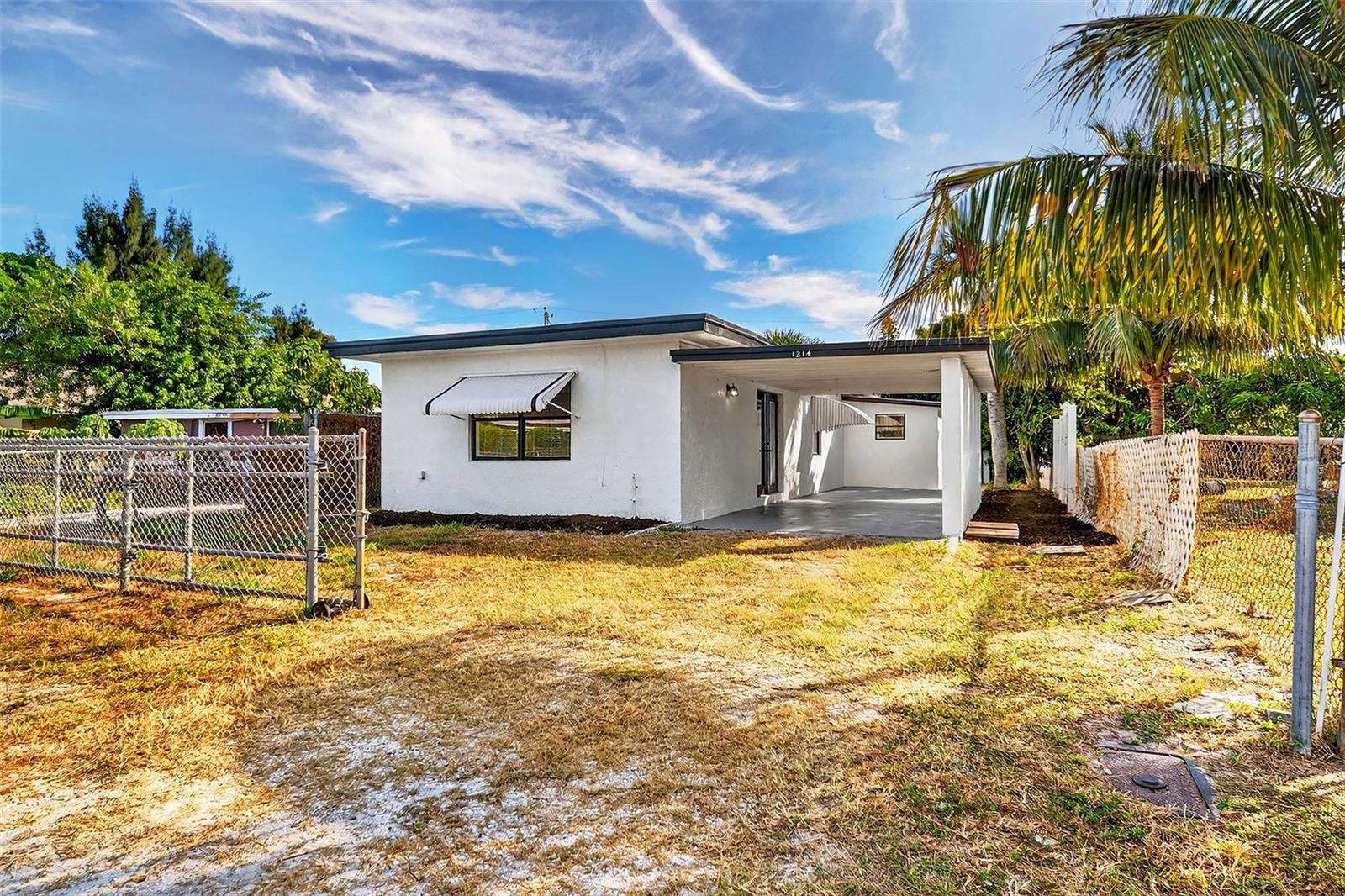 Single Family Residence in LANTANA, FL - Daniel Dourado