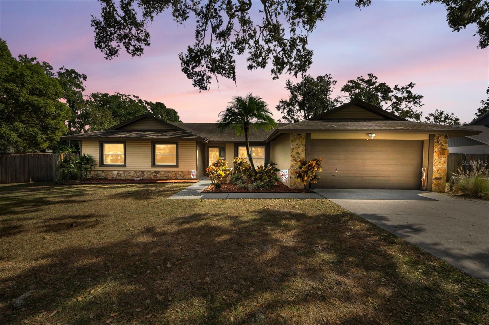 Single Family Residence in BRANDON, FL - Daniel Dourado