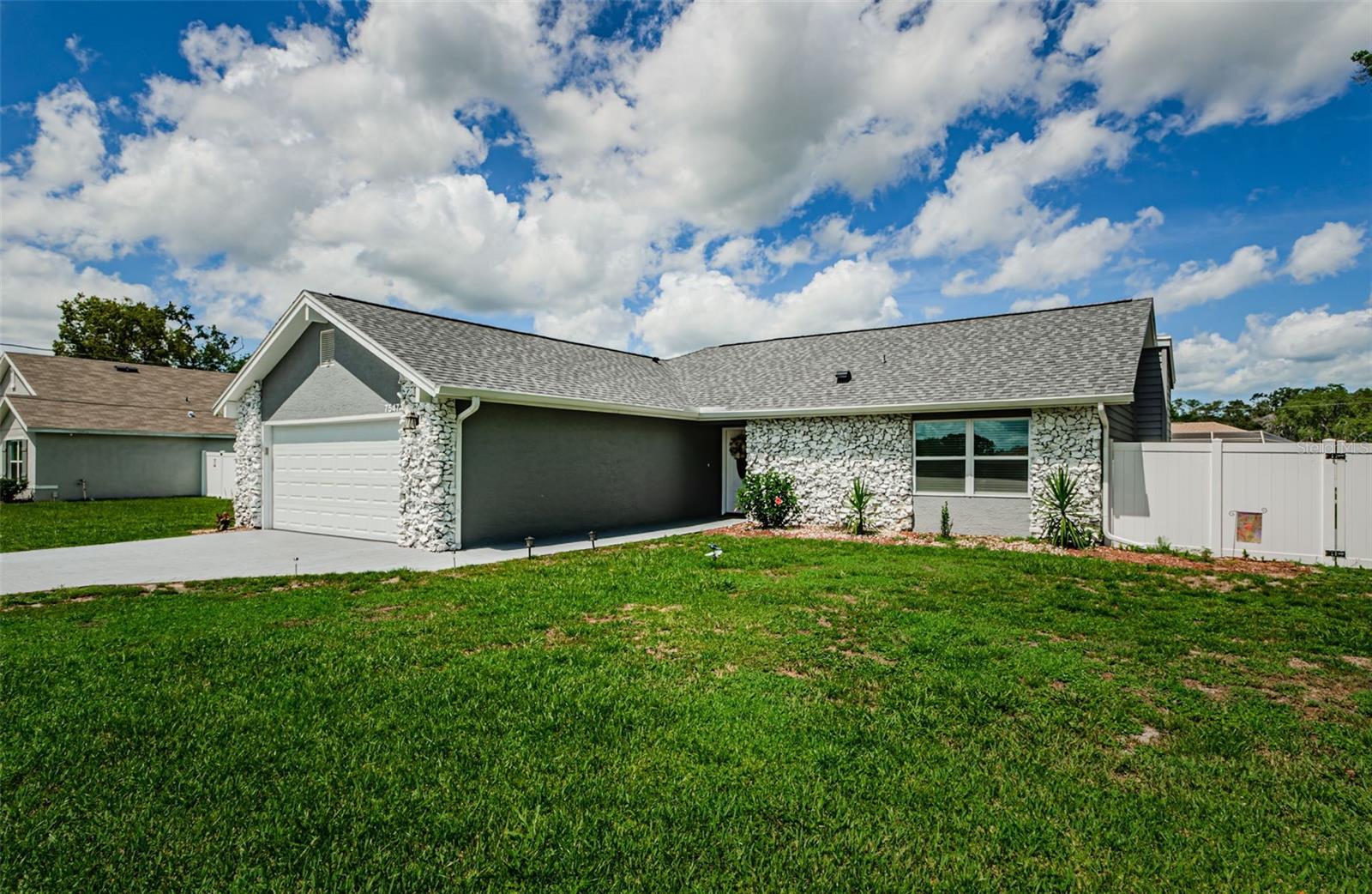 Single Family Residence em SPRING HILL, FL - Daniel Dourado