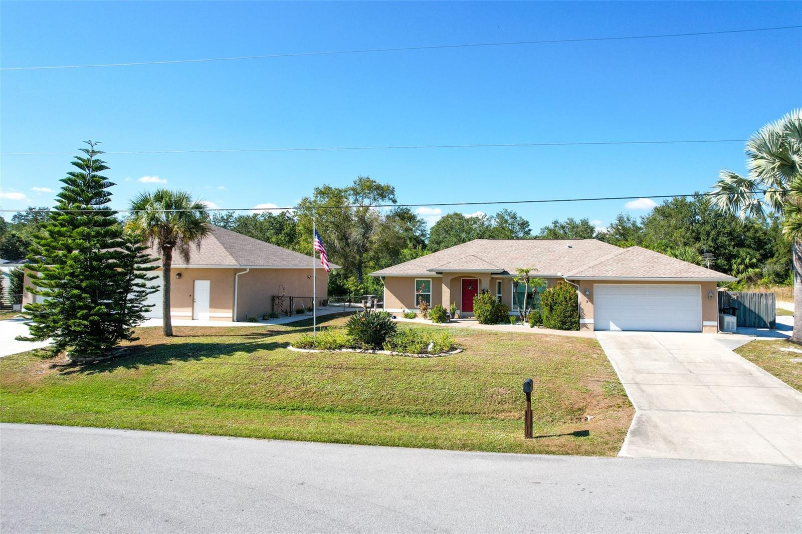 Single Family Residence em PORT CHARLOTTE, FL - Daniel Dourado