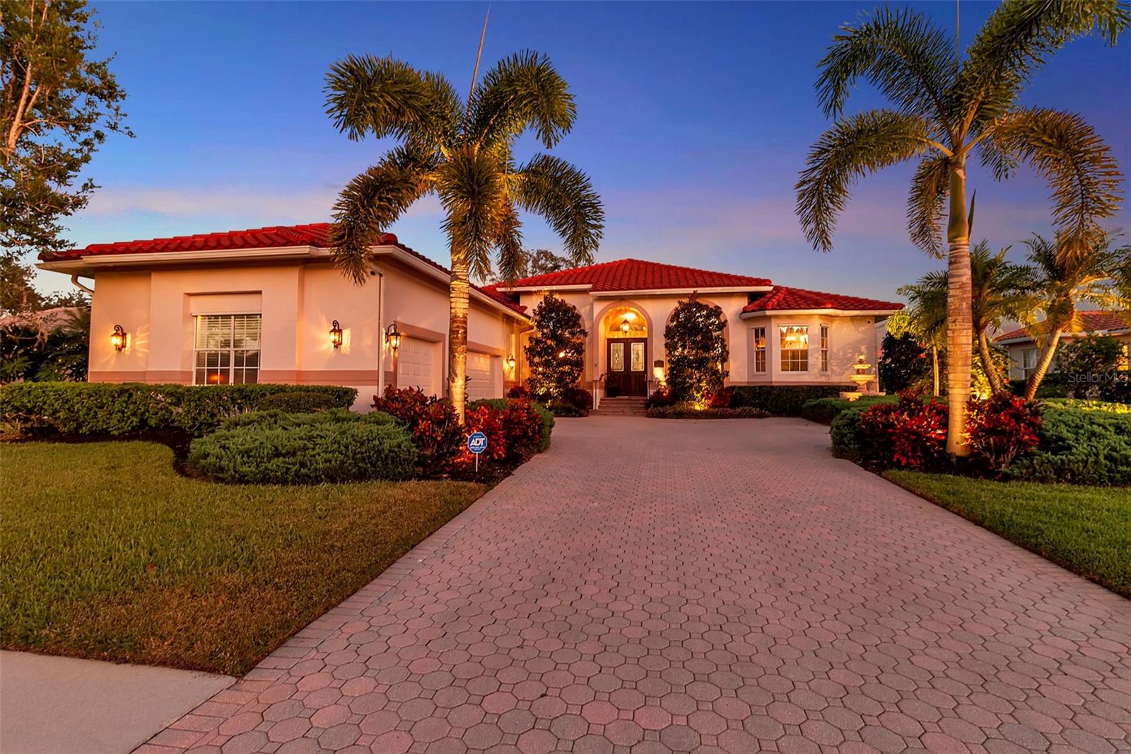 Single Family Residence in NOKOMIS, FL - Daniel Dourado