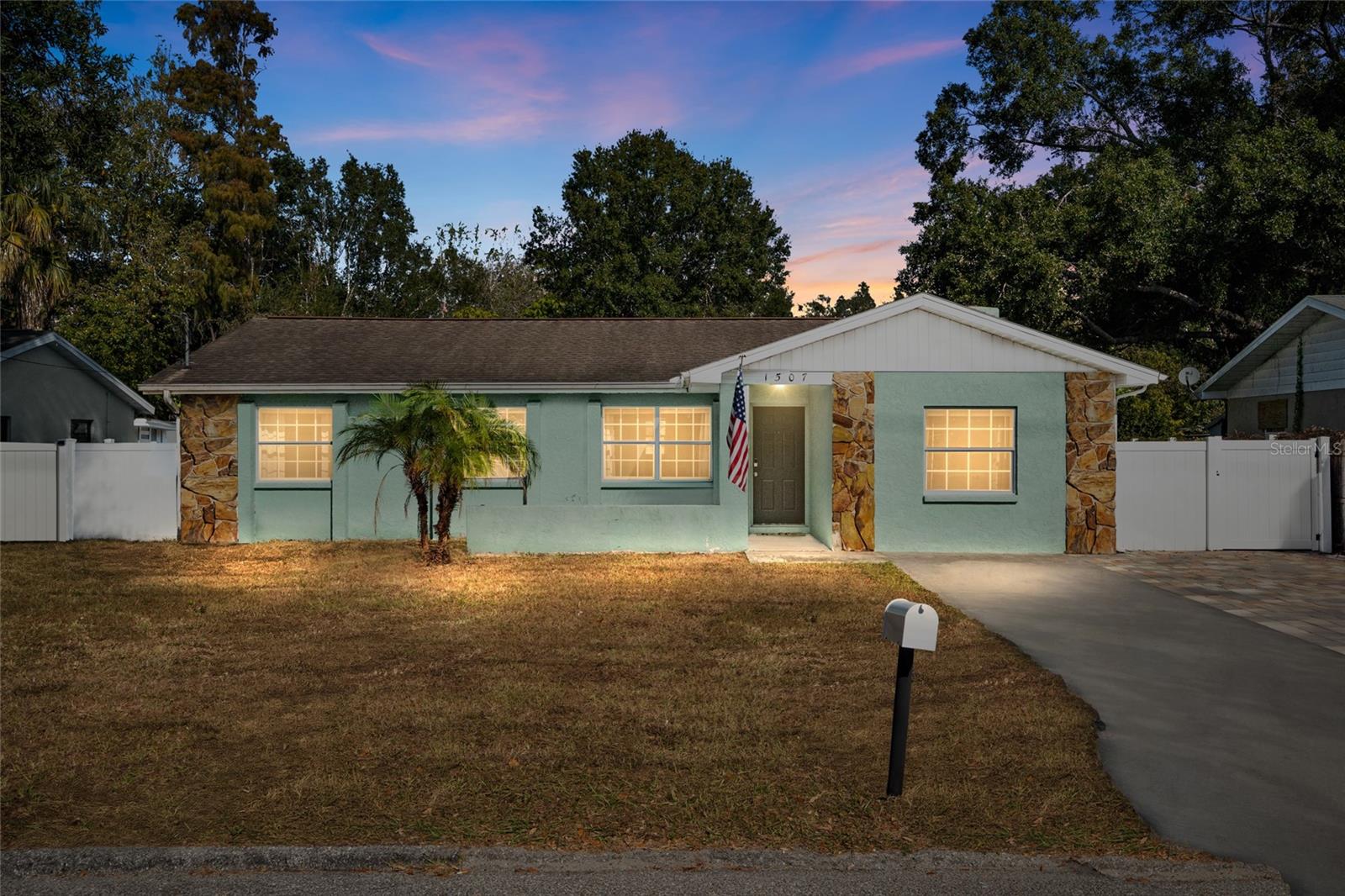 Single Family Residence in TAMPA, FL - Daniel Dourado