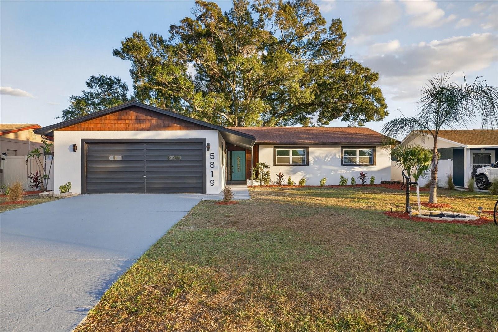 Single Family Residence in TAMPA, FL - Daniel Dourado