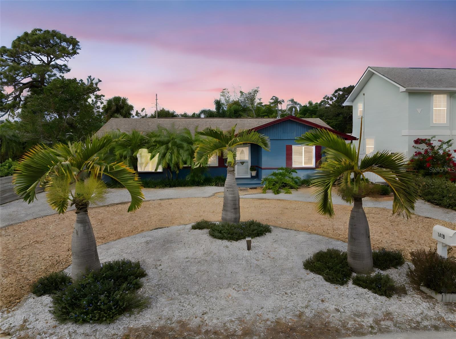 Single Family Residence in GULFPORT, FL - Daniel Dourado