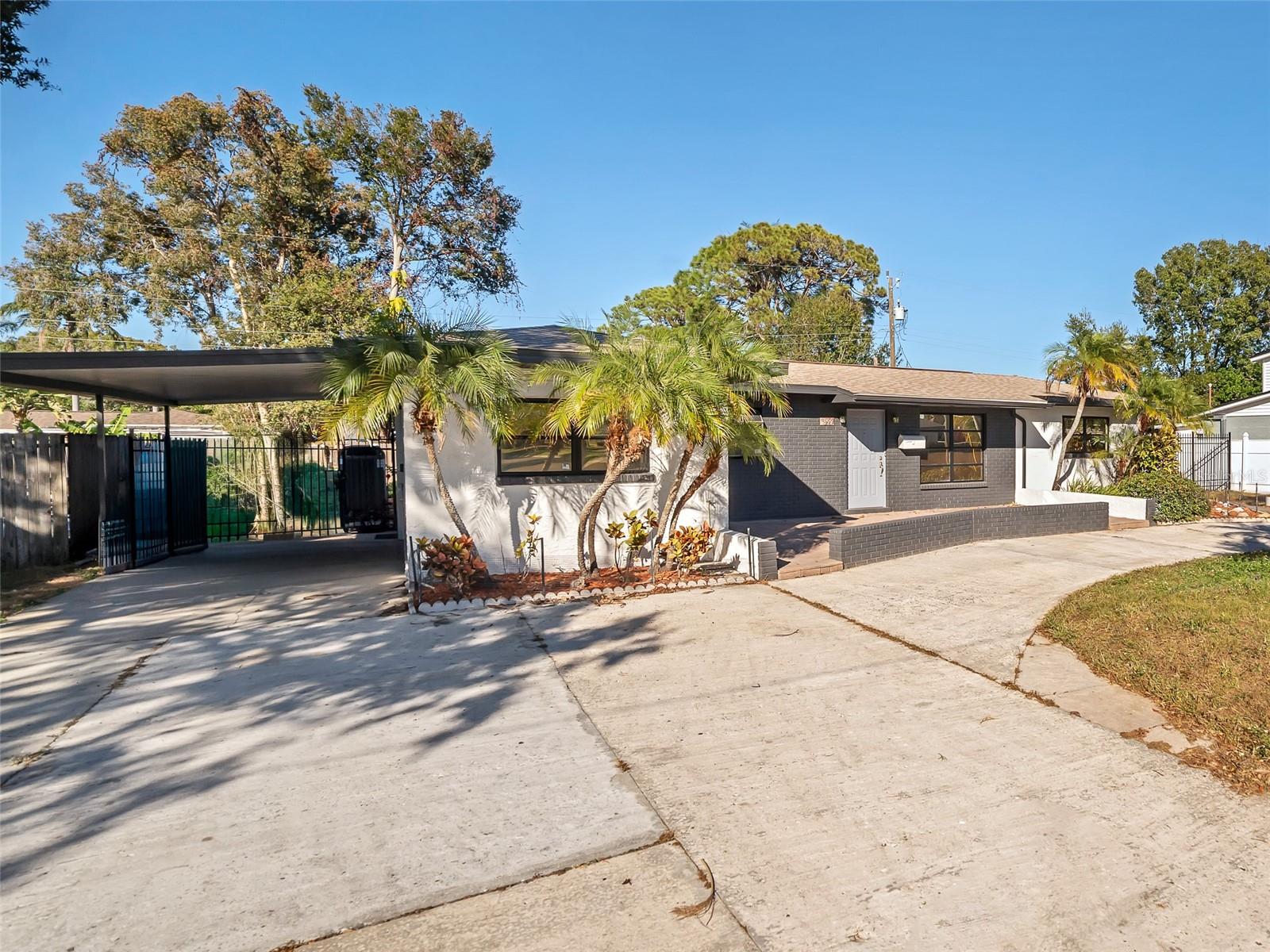 Single Family Residence em ST PETERSBURG, FL - Daniel Dourado