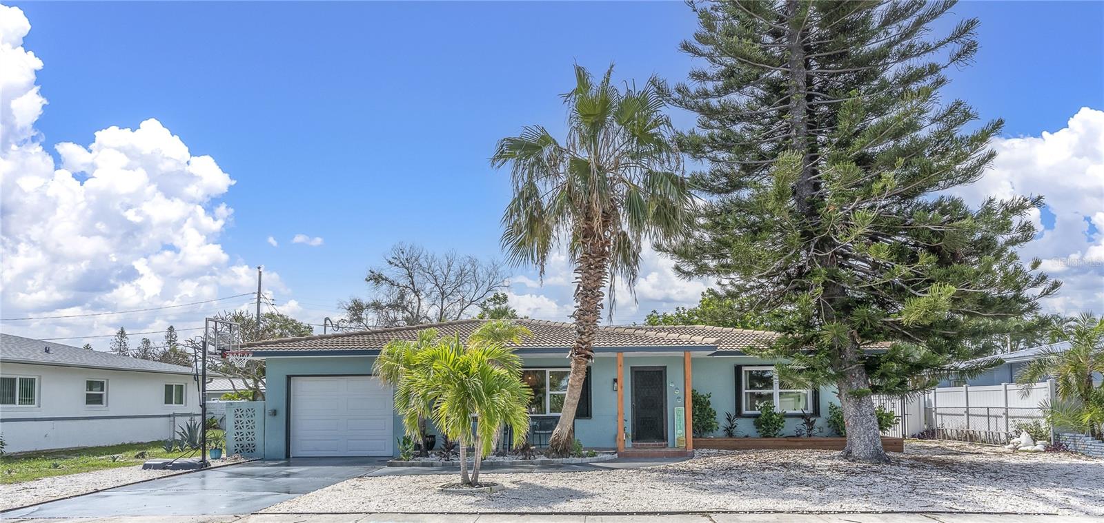 Single Family Residence em ST PETE BEACH, FL - Daniel Dourado