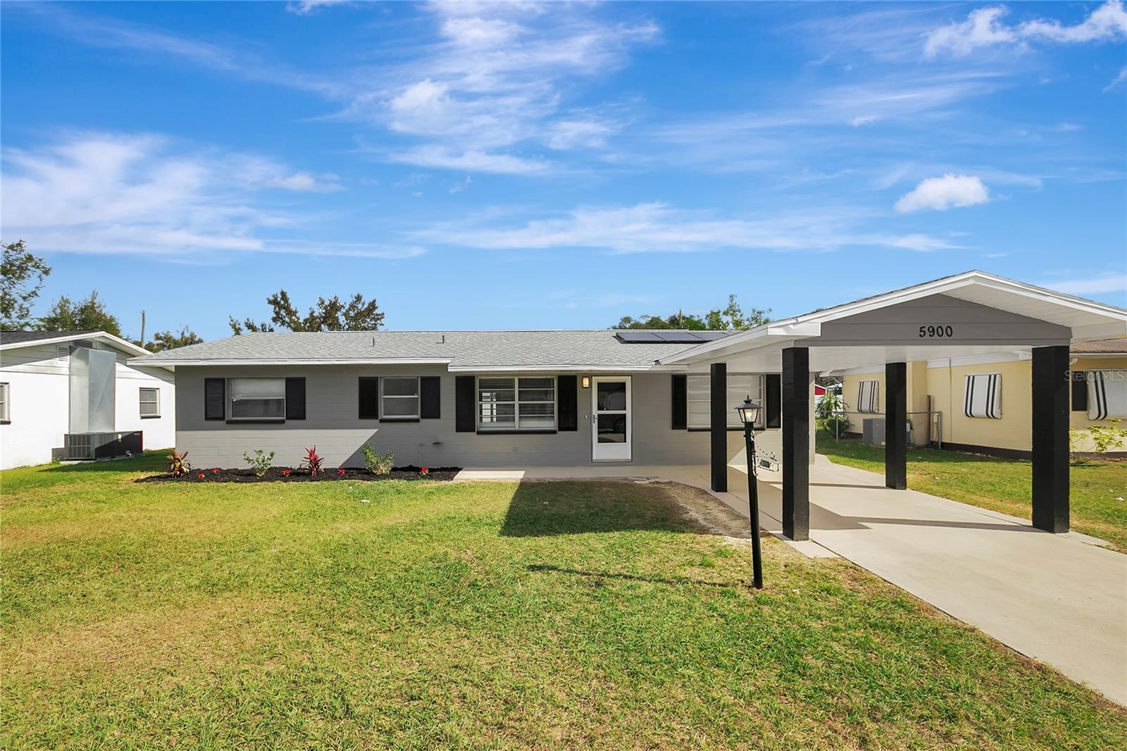 Single Family Residence em ZEPHYRHILLS, FL - Daniel Dourado