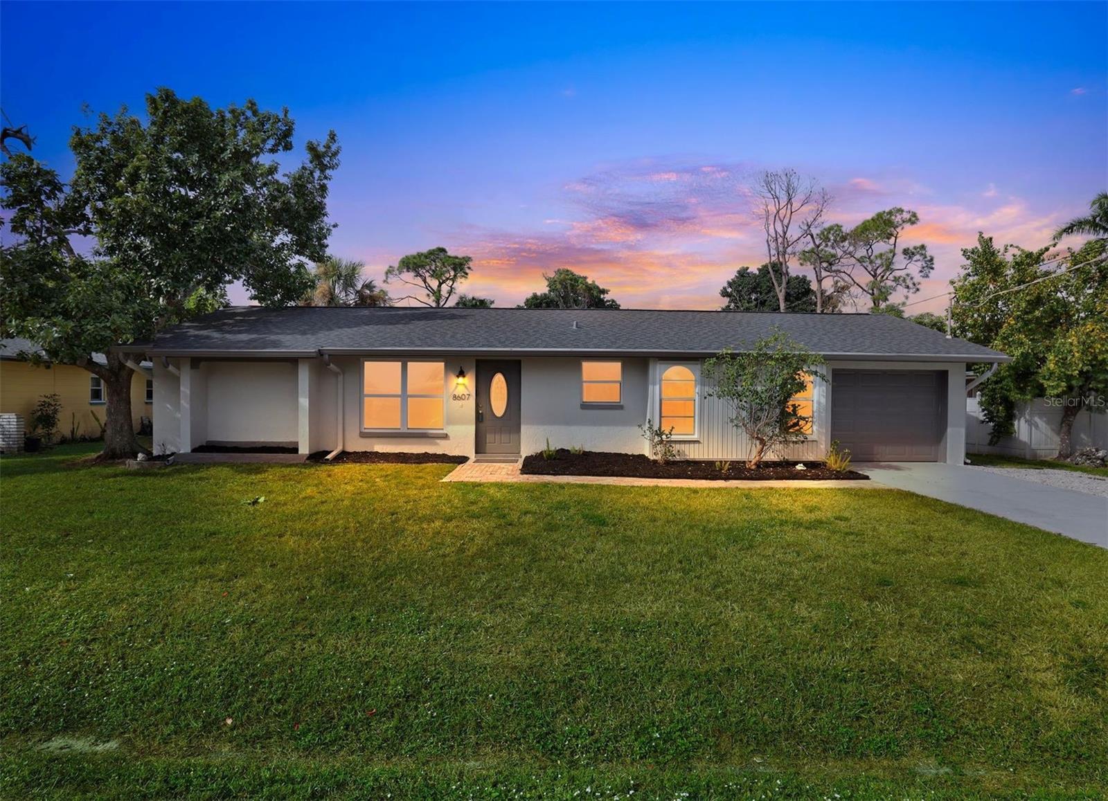 Single Family Residence in FORT MYERS, FL - Daniel Dourado