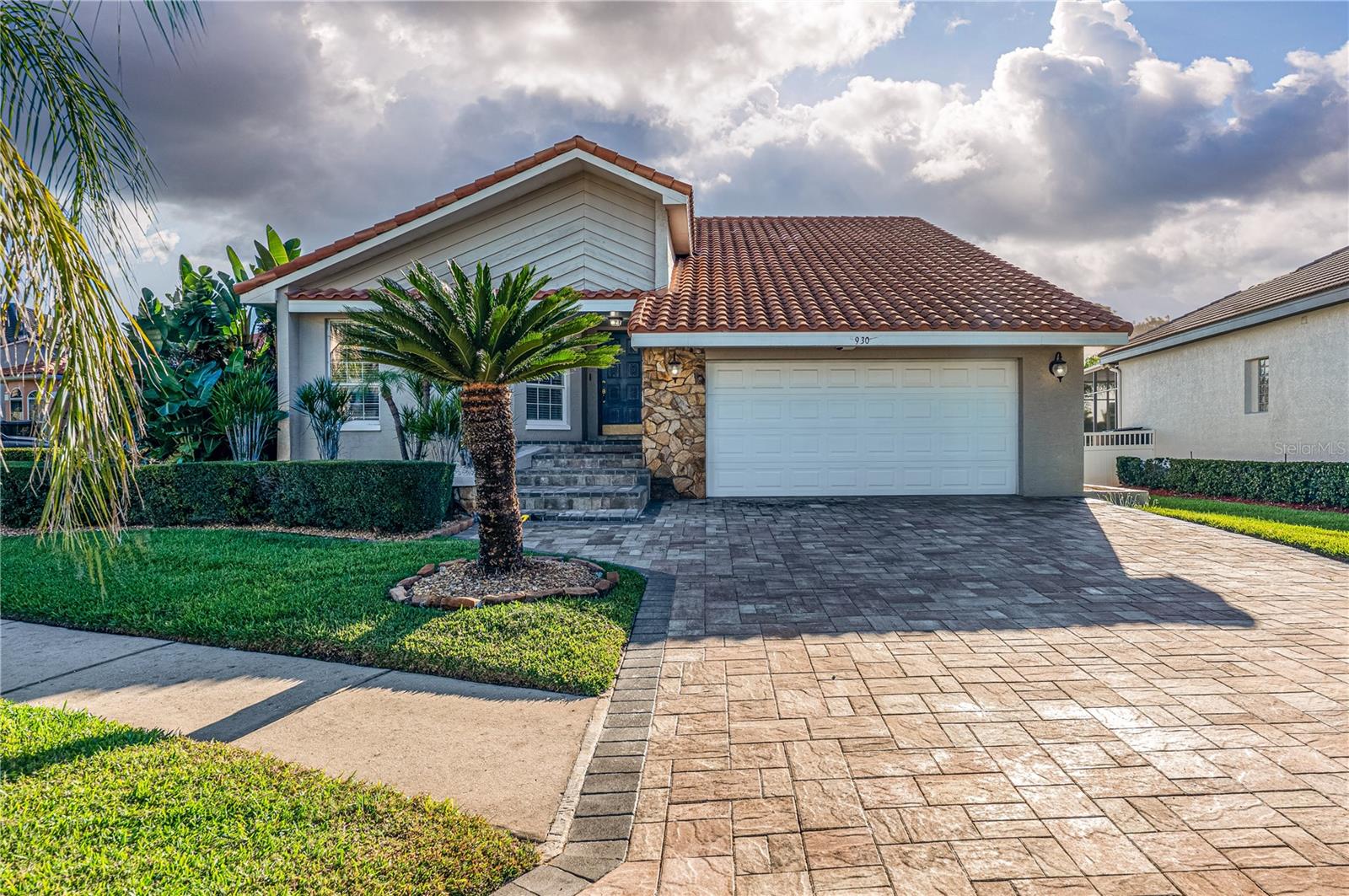 Single Family Residence in APOLLO BEACH, FL - Daniel Dourado